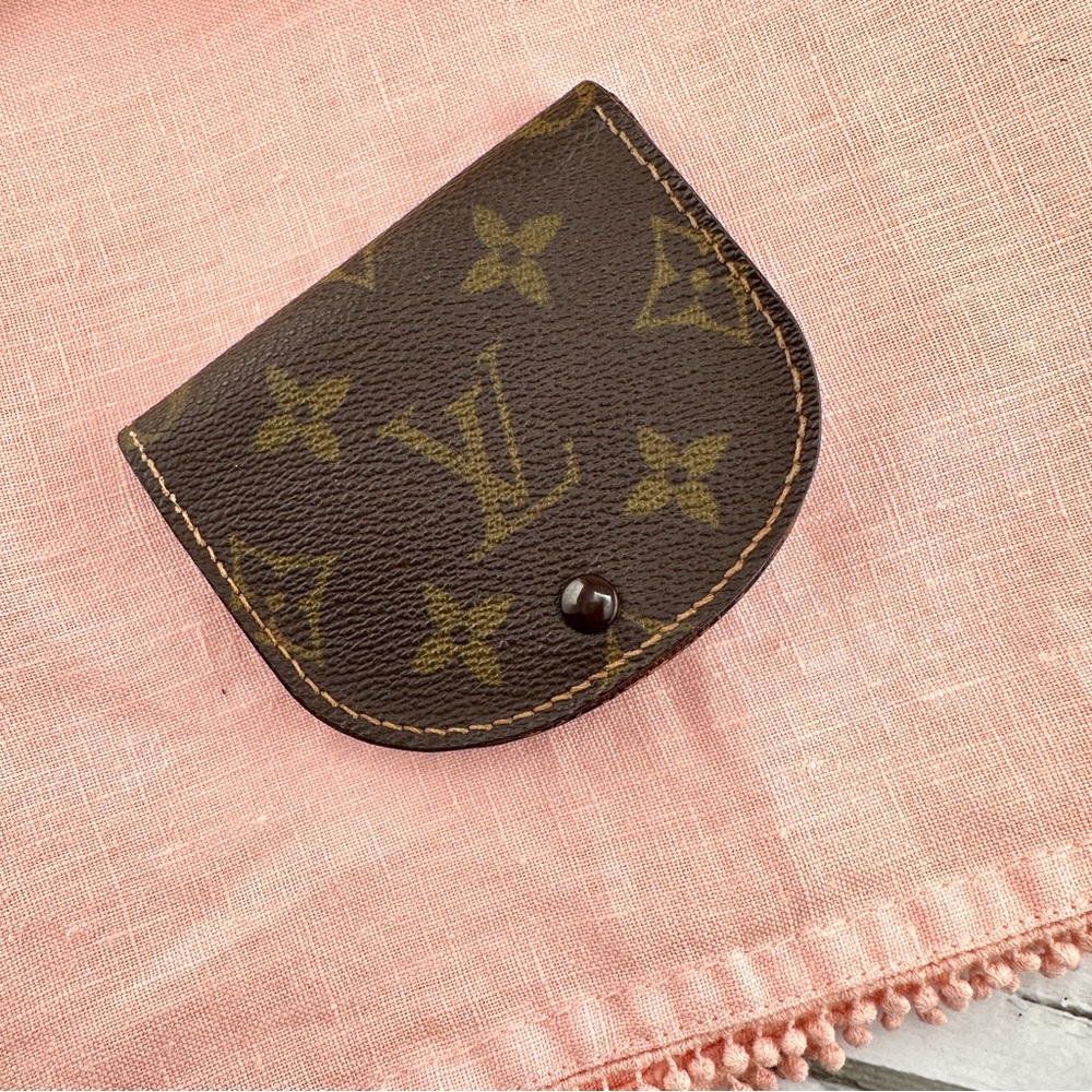 AUTHENTIC Louis Vuitton Monogram coin purse.